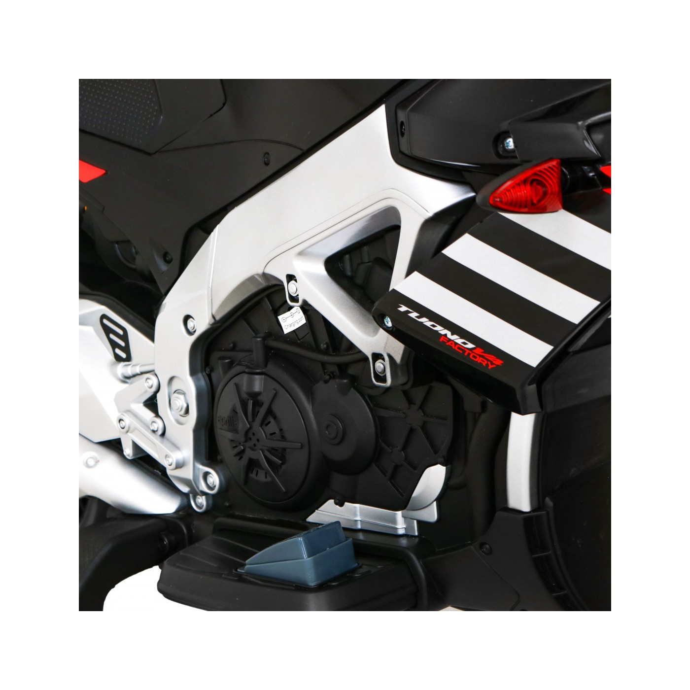 Aprilia Tuono V4 Dětská baterie Motor Černá MP3 Panel Pomocná kola Pomalý start