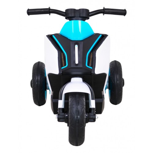 POKROČILÝ motocykl bílý