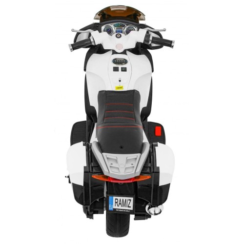 Motocyklový závodník bílý