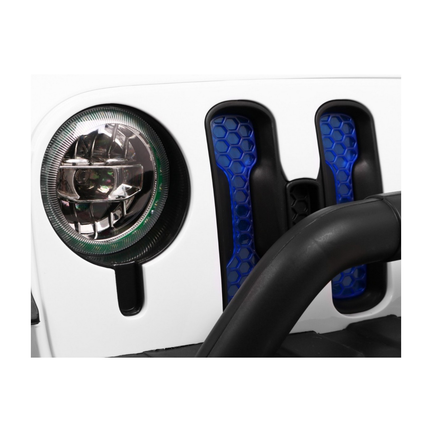 Allroad terénní auto pro 2 děti bílá + Naped 4x4 + dálkové ovládání + pomalý start + MP3 LED
