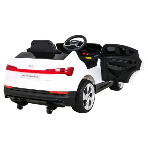 Audi E-Tron Sportback Kids bílá Remote 4x4 Drive Slow Start Rádio MP3 LED