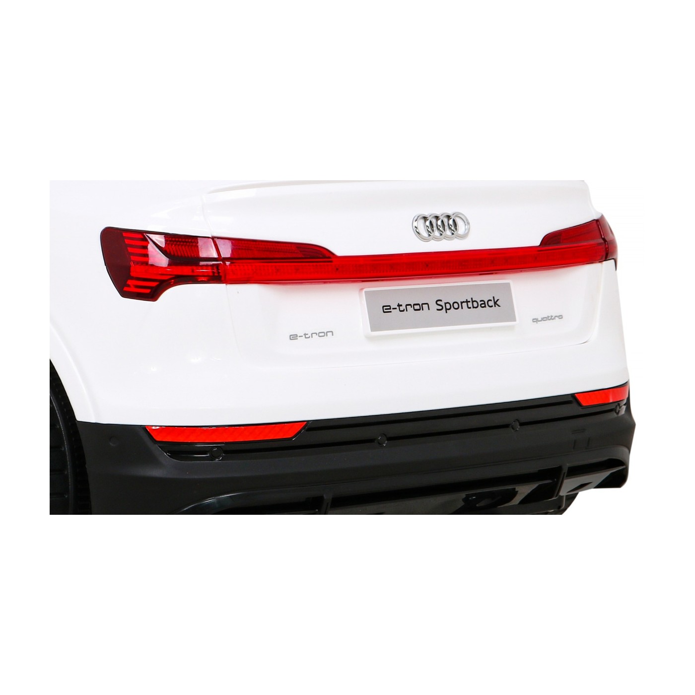 Audi E-Tron Sportback Kids bílá Remote 4x4 Drive Slow Start Rádio MP3 LED