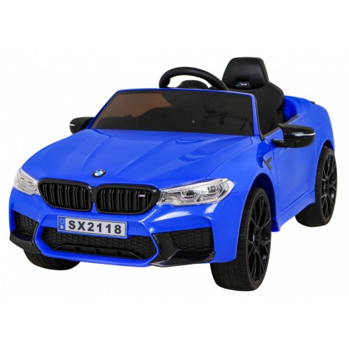 Modré DRIFTOVACÍ vozidlo BMW M5