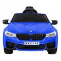 Modré DRIFTOVACÍ vozidlo BMW M5