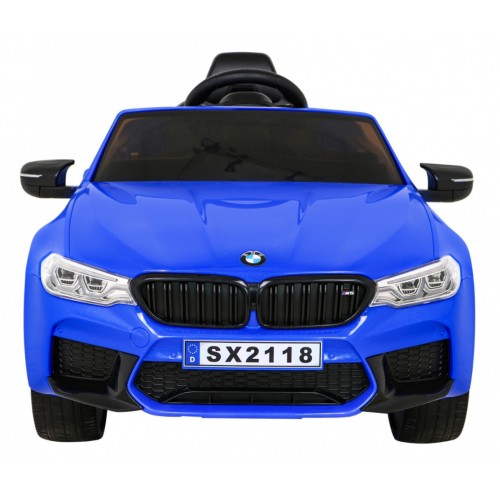 Modré DRIFTOVACÍ vozidlo BMW M5