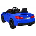 Modré DRIFTOVACÍ vozidlo BMW M5