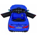 Modré DRIFTOVACÍ vozidlo BMW M5