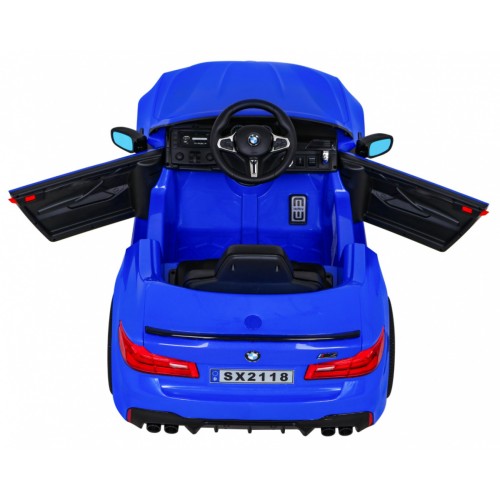 Modré DRIFTOVACÍ vozidlo BMW M5