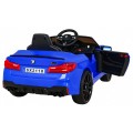 Modré DRIFTOVACÍ vozidlo BMW M5