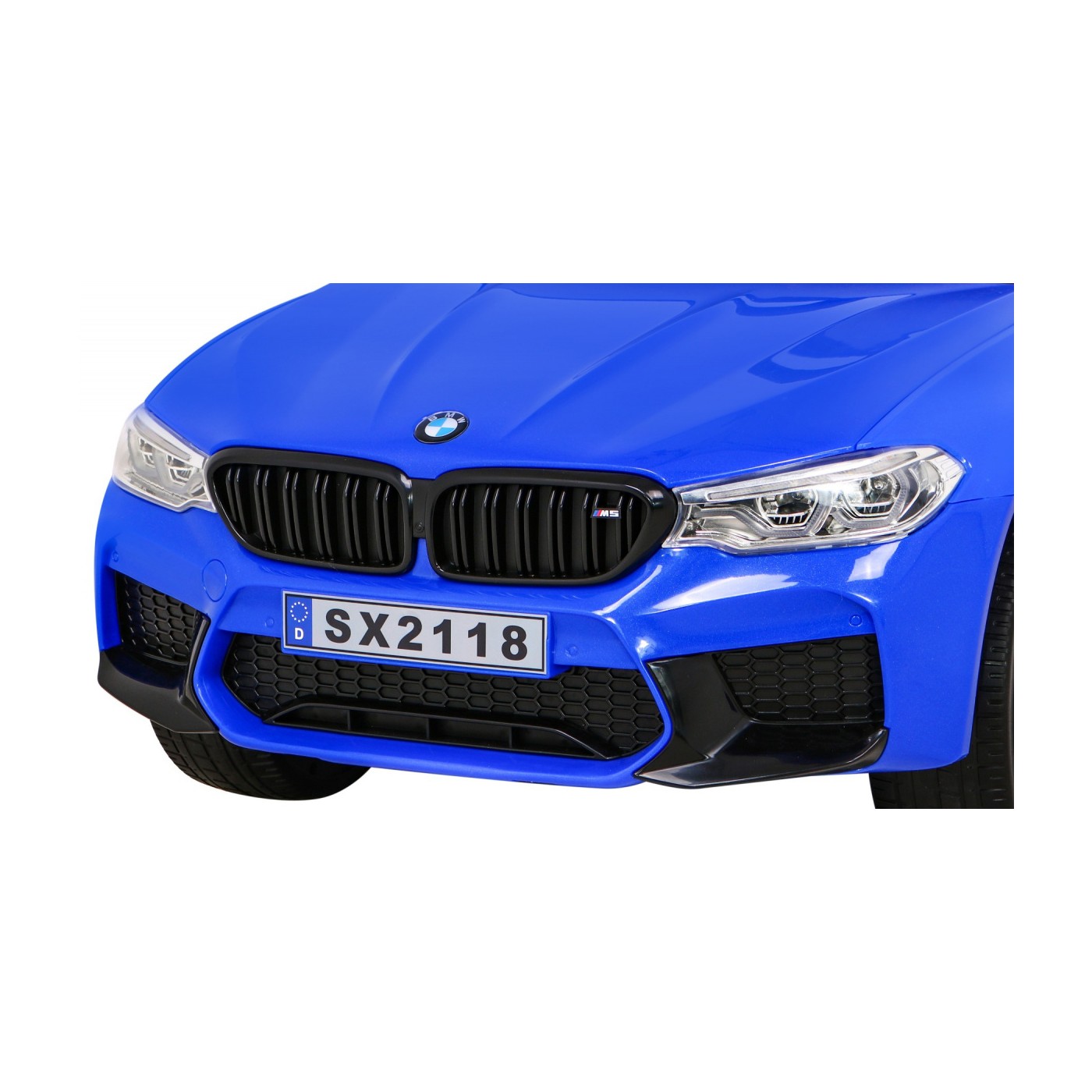 Modré DRIFTOVACÍ vozidlo BMW M5