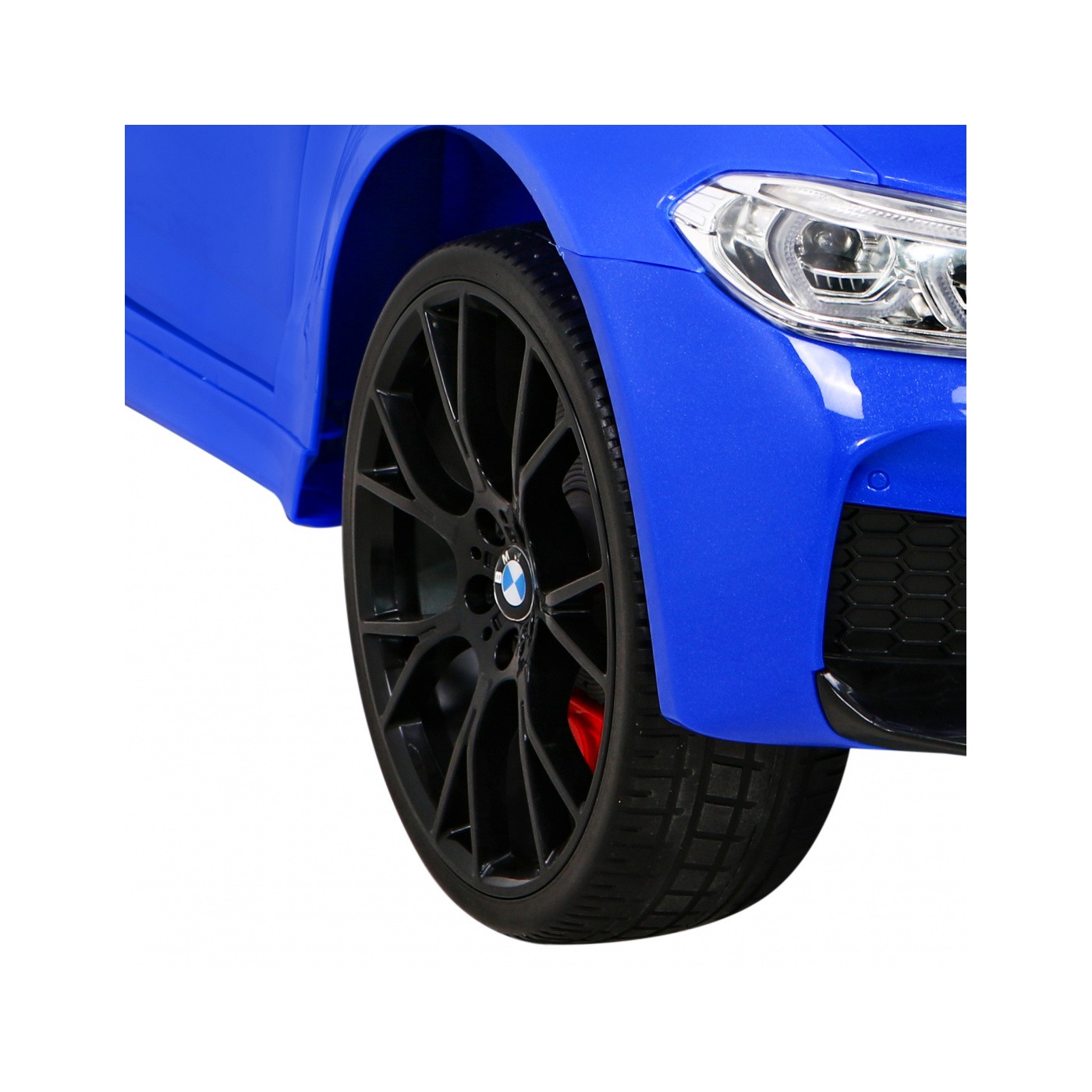 Modré DRIFTOVACÍ vozidlo BMW M5