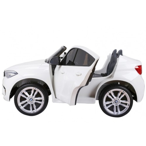BMW X6M XXL pro 2 děti bílá + dálkové ovládání + eko kůže + pásy + pomalý start + MP3 USB + LED