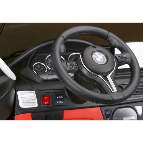 BMW X6M XXL pro 2 děti bílá + dálkové ovládání + eko kůže + pásy + pomalý start + MP3 USB + LED