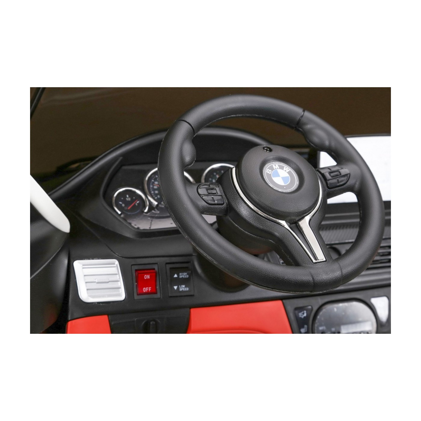 BMW X6M XXL pro 2 děti bílá + dálkové ovládání + eko kůže + pásy + pomalý start + MP3 USB + LED