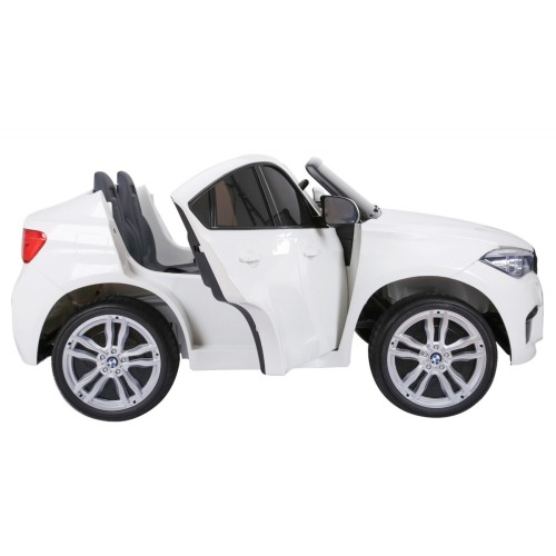 BMW X6M XXL pro 2 děti bílá + dálkové ovládání + eko kůže + pásy + pomalý start + MP3 USB + LED