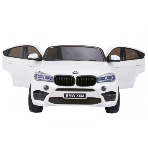 BMW X6M XXL pro 2 děti bílá + dálkové ovládání + eko kůže + pásy + pomalý start + MP3 USB + LED