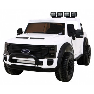 Vozidlo Ford Super Duty bílé