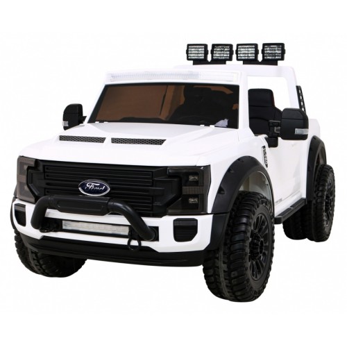 Vozidlo Ford Super Duty bílé