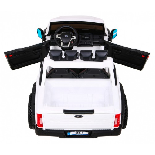 Vozidlo Ford Super Duty bílé