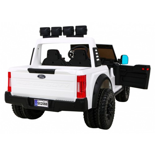 Vozidlo Ford Super Duty bílé