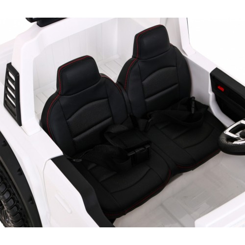 Vozidlo Ford Super Duty bílé