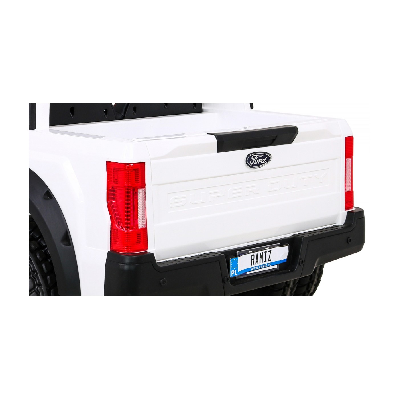 Vozidlo Ford Super Duty bílé