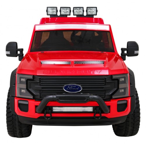 Vozidlo Ford Super Duty červené