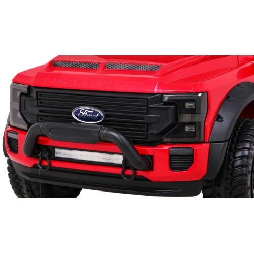 Vozidlo Ford Super Duty červené