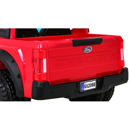 Vozidlo Ford Super Duty červené