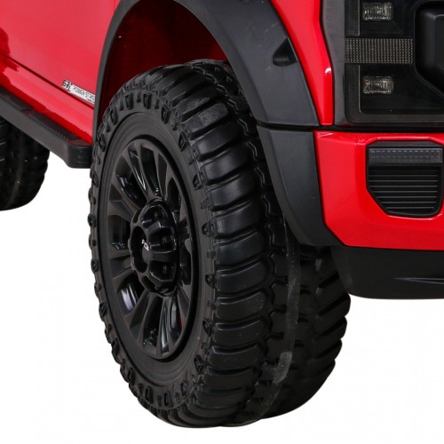 Vozidlo Ford Super Duty červené