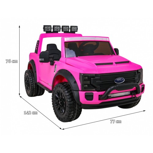 Růžové vozidlo Ford Super Duty