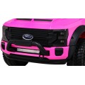 Růžové vozidlo Ford Super Duty