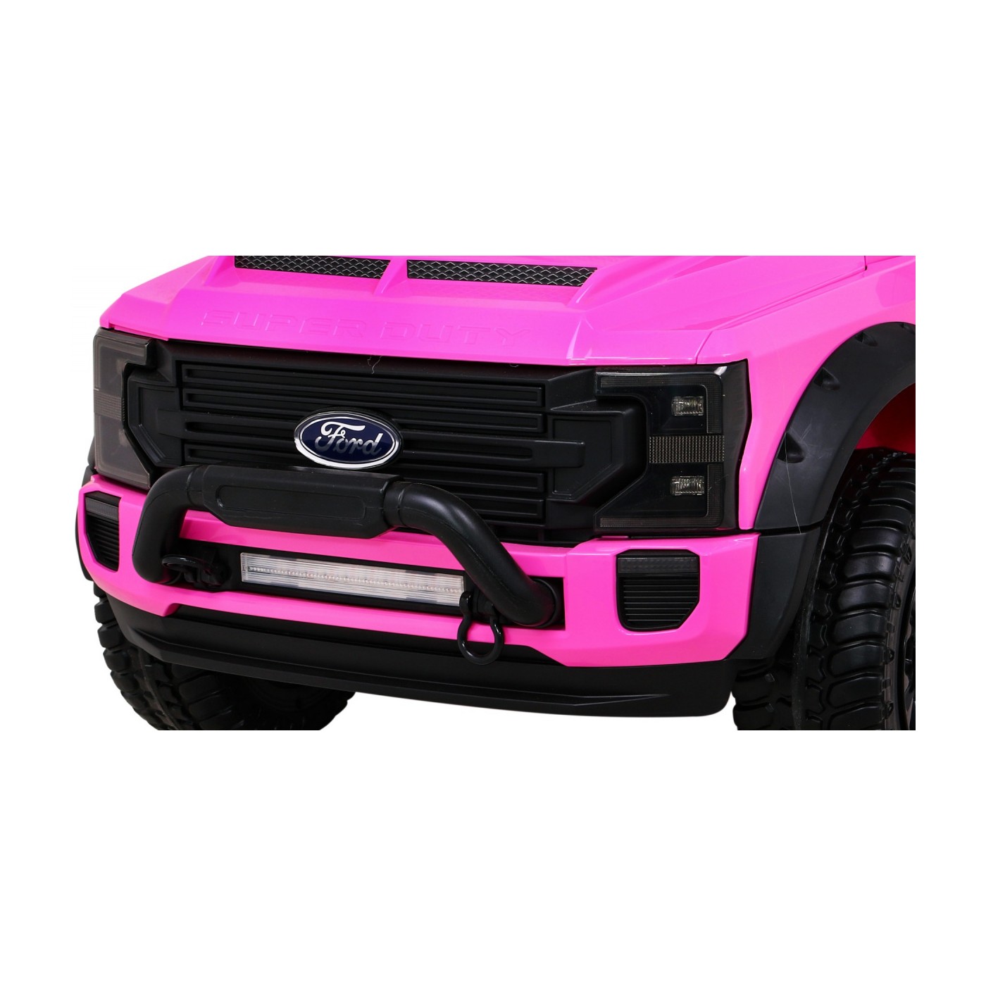 Růžové vozidlo Ford Super Duty