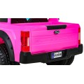 Růžové vozidlo Ford Super Duty