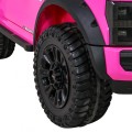 Růžové vozidlo Ford Super Duty