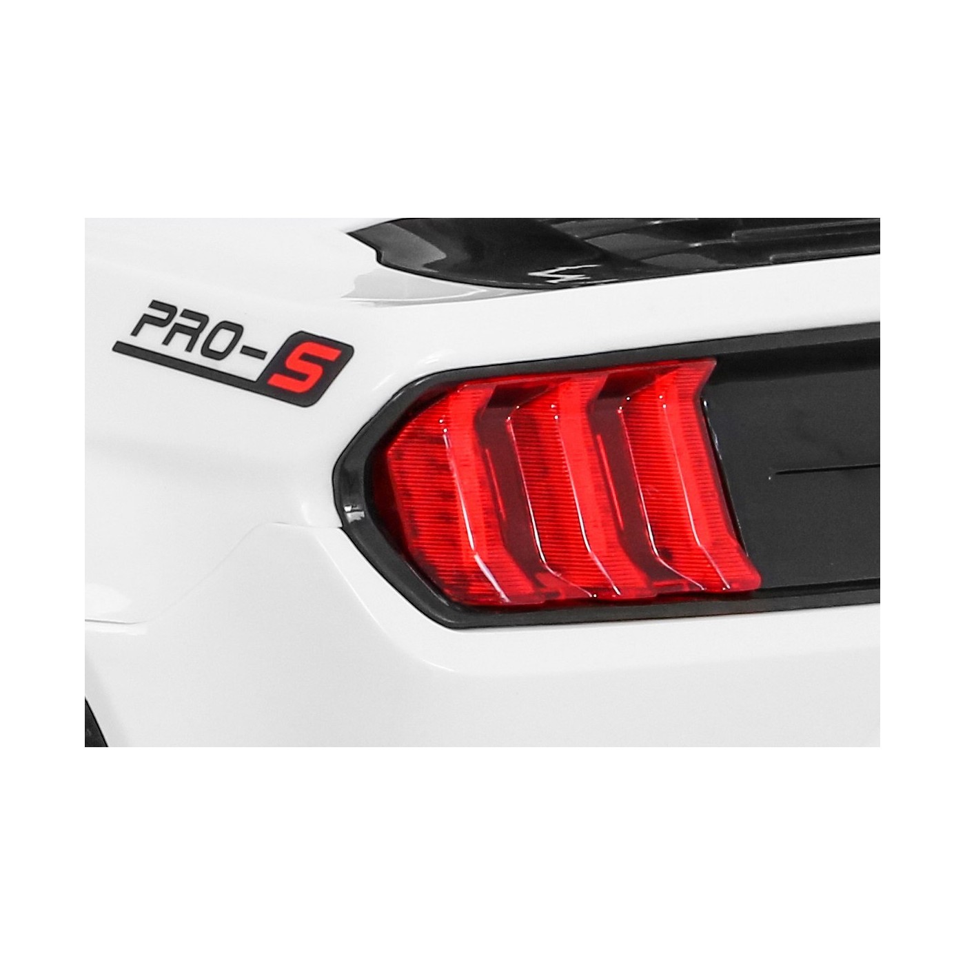 Autíčko GT Sport na baterii pro děti bílá + dálkové ovládání + pomalý start + zavazadlový prostor + MP3 LED