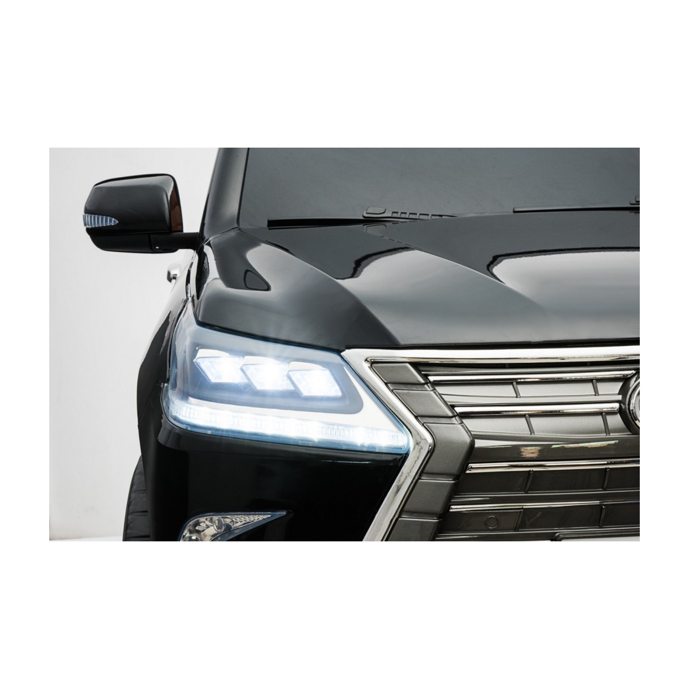 Lexus LX570 lakované 2 dětské auto černé + dálkové ovládání EVA kola rádio MP3 LED