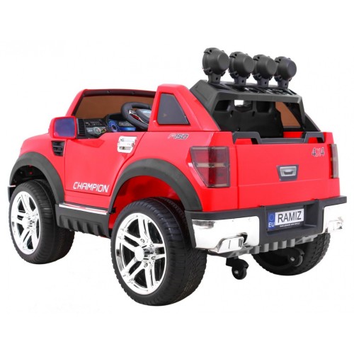 DLOUHÉ červené auto