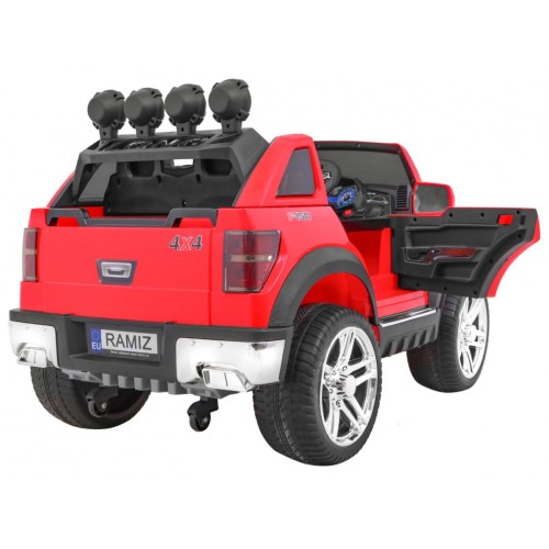 DLOUHÉ červené auto