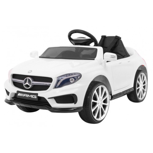 Vozidlo Mercedes AMG GLA-45 bílá
