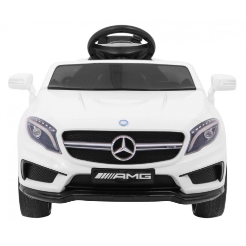 Vozidlo Mercedes AMG GLA-45 bílá