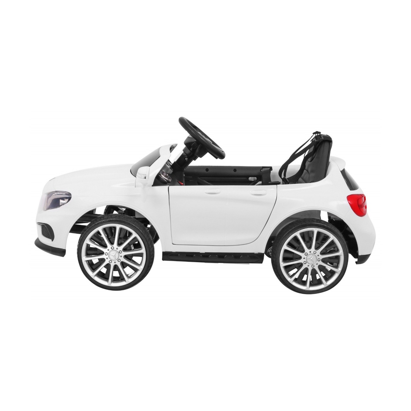 Vozidlo Mercedes AMG GLA-45 bílá