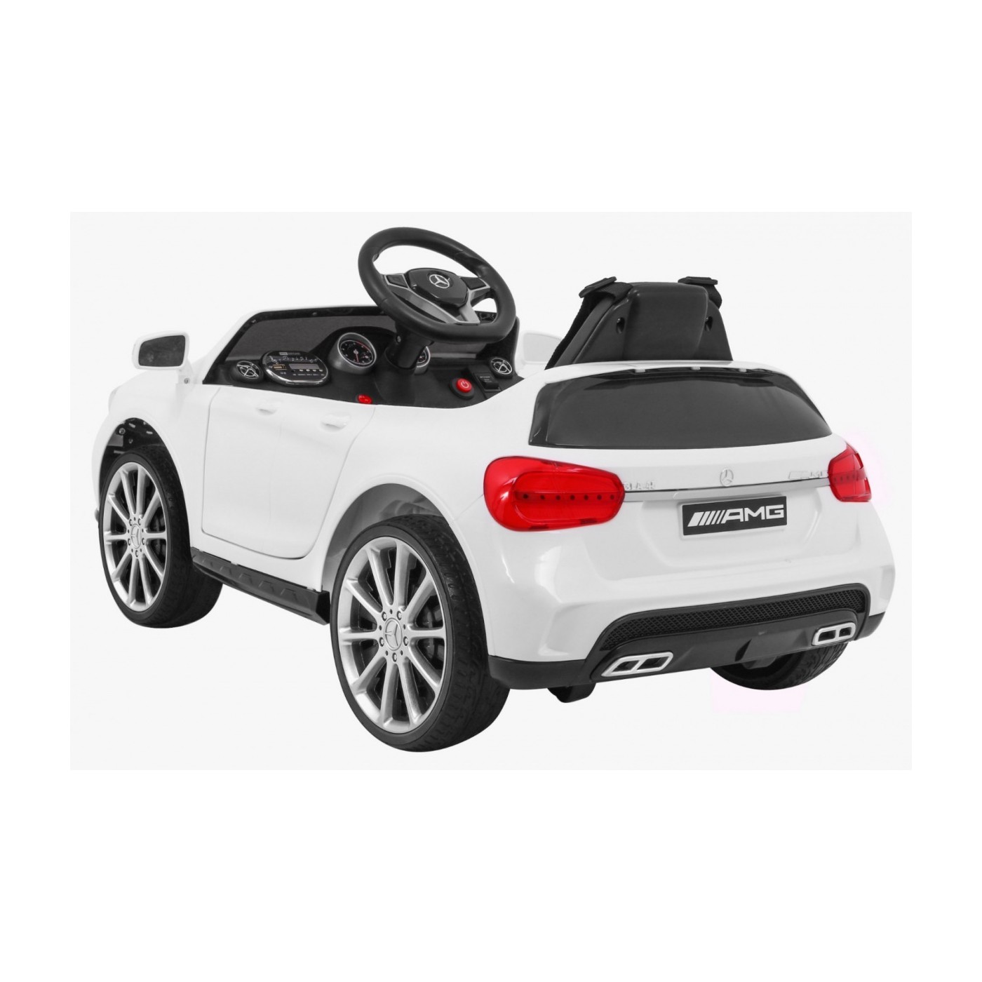 Vozidlo Mercedes AMG GLA-45 bílá