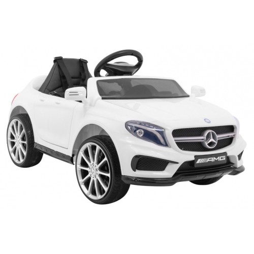 Vozidlo Mercedes AMG GLA-45 bílá