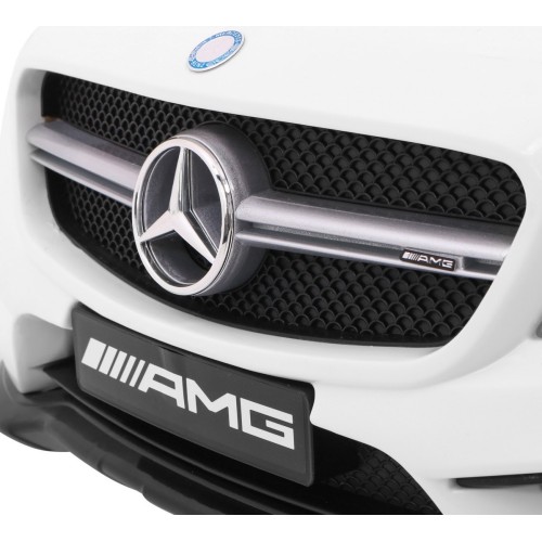 Vozidlo Mercedes AMG GLA-45 bílá