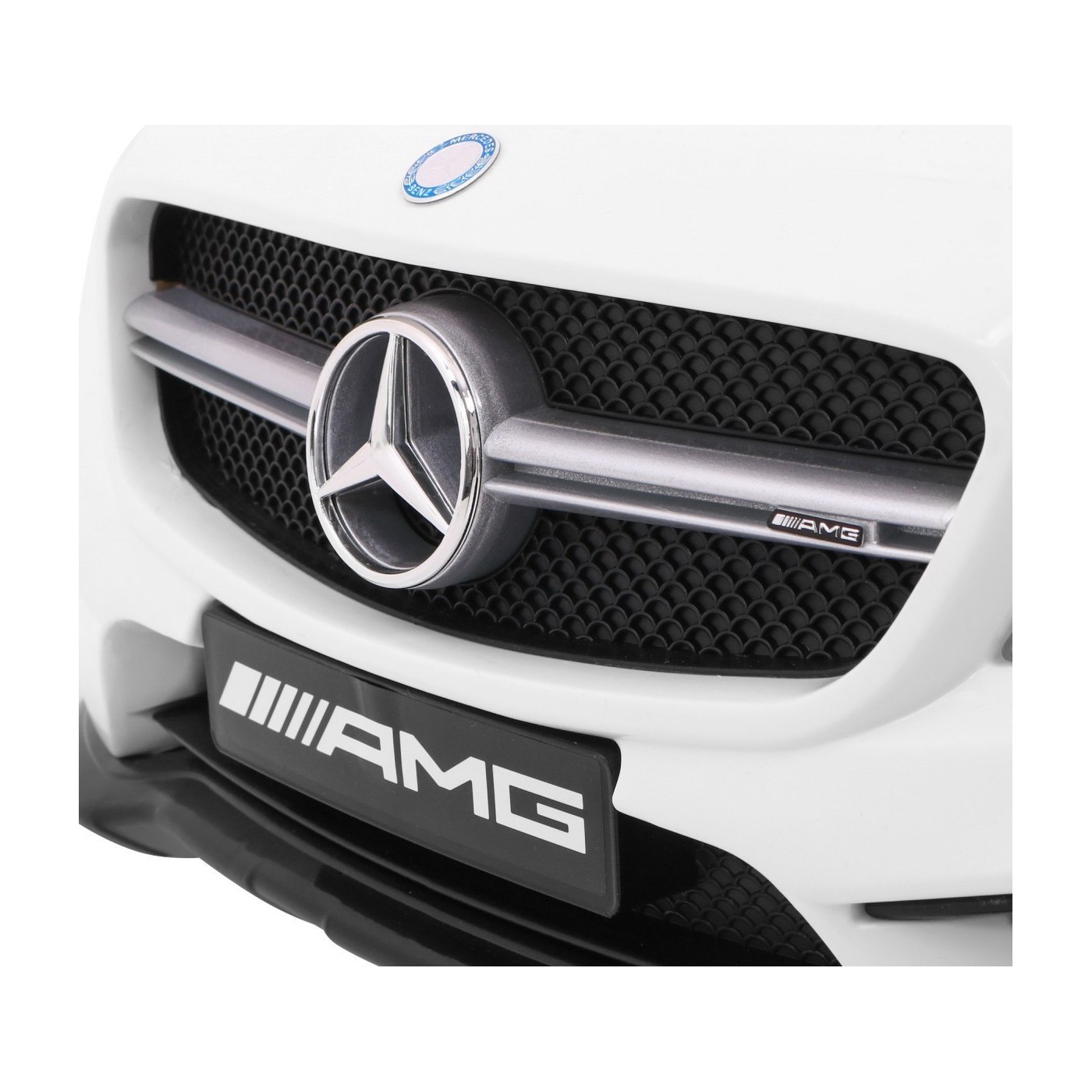 Vozidlo Mercedes AMG GLA-45 bílá