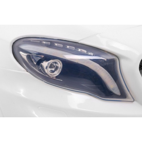 Vozidlo Mercedes AMG GLA-45 bílá