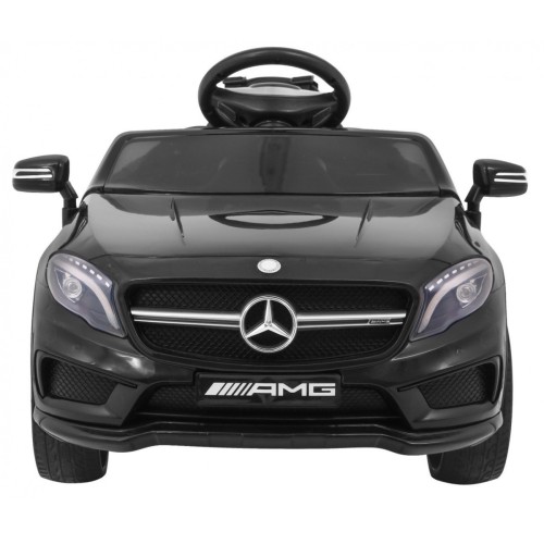 Mercedes AMG GLA-45 vozidlo černé
