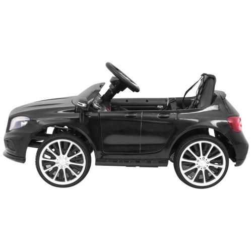 Mercedes AMG GLA-45 vozidlo černé