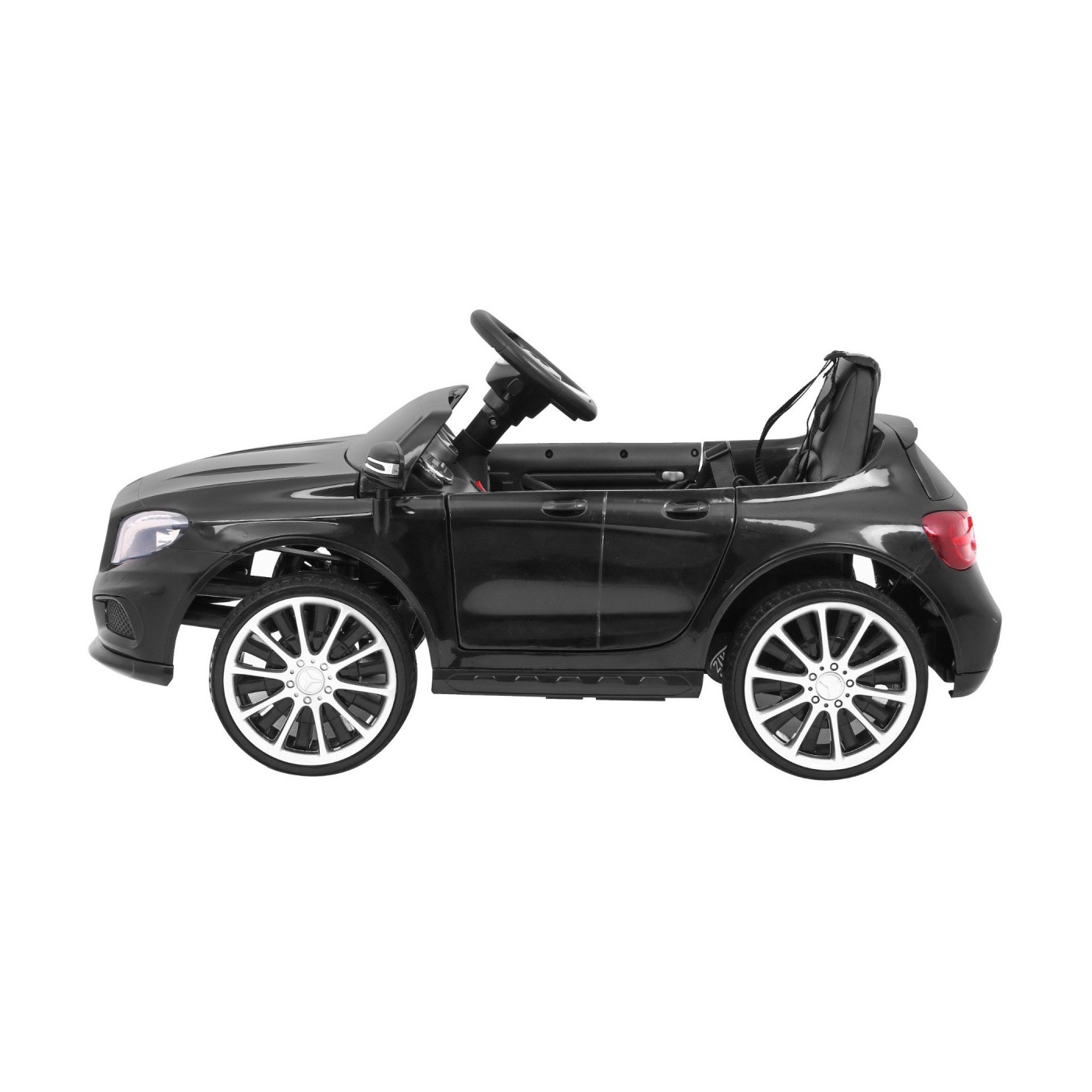Mercedes AMG GLA-45 vozidlo černé